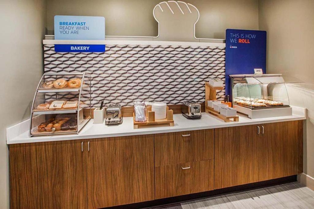 Holiday Inn Express Crockett By Ihg Ngoại thất bức ảnh