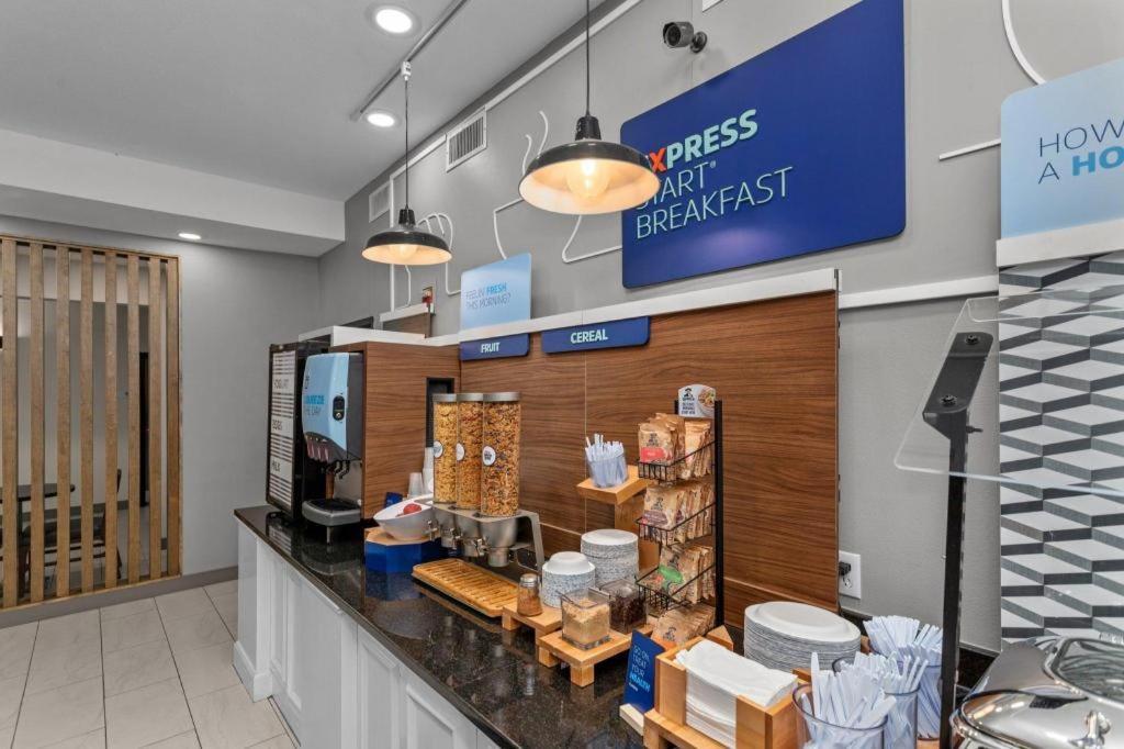 Holiday Inn Express Crockett By Ihg Ngoại thất bức ảnh