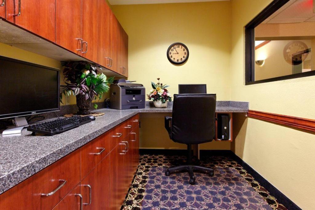 Holiday Inn Express Crockett By Ihg Ngoại thất bức ảnh