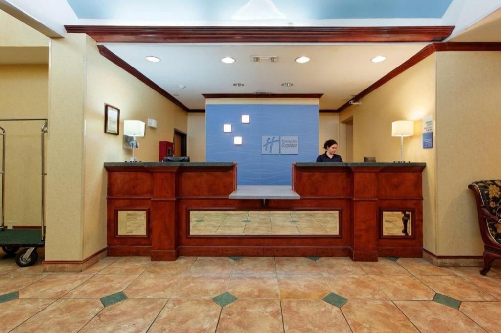 Holiday Inn Express Crockett By Ihg Ngoại thất bức ảnh