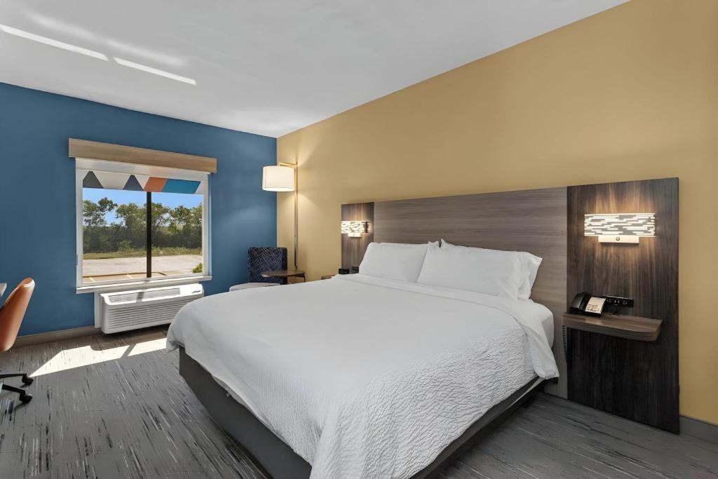 Holiday Inn Express Crockett By Ihg Ngoại thất bức ảnh